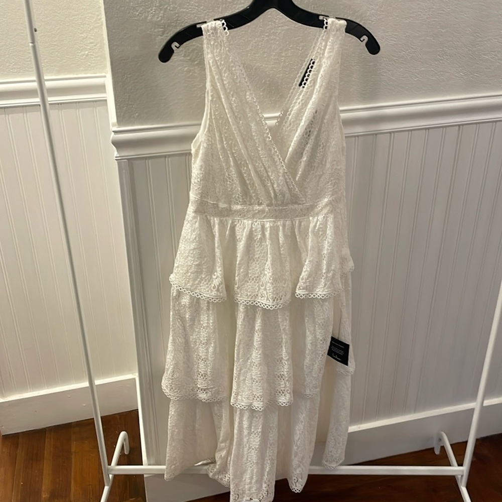 NWT Lulu’s white laced tiered surplus midi dress size large